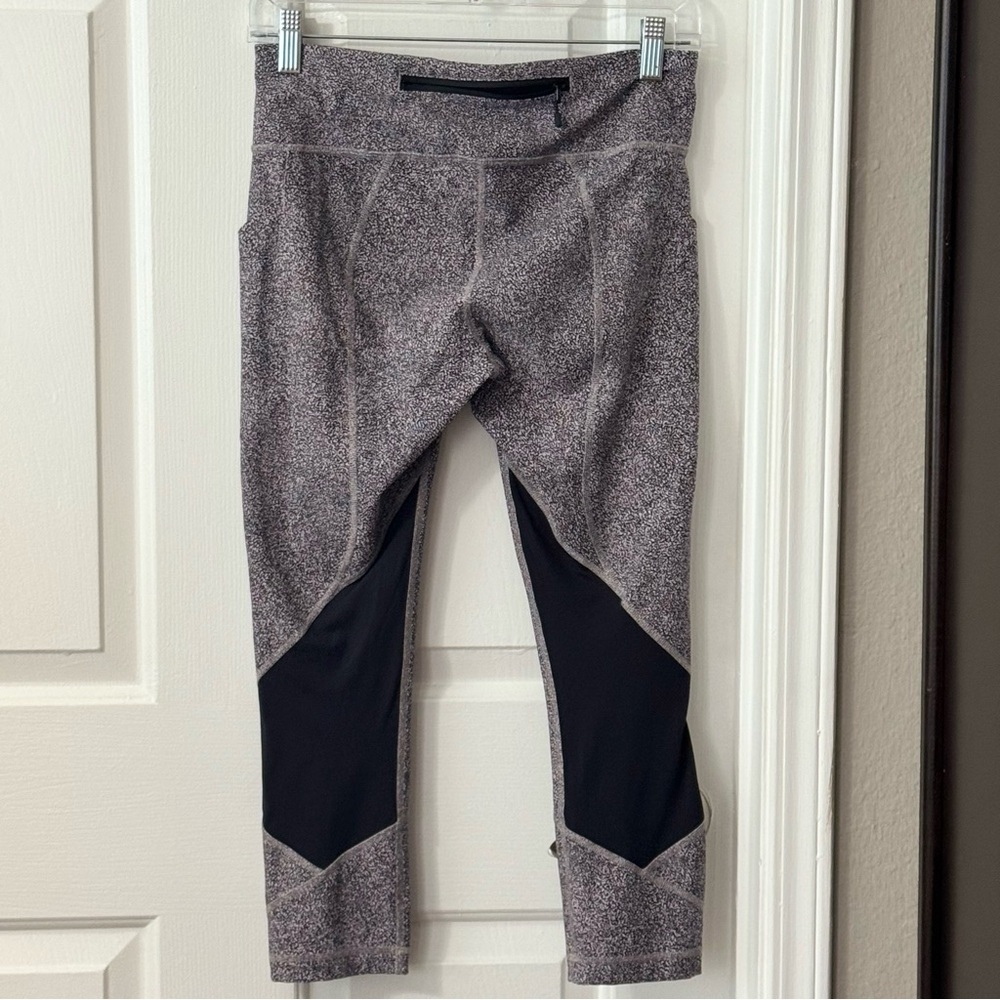 Lululemon Women's Black and Gray Athletic Leggings size 6 - Picture 6 of 7